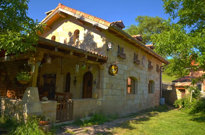Rustic House in the Ojo Guareña Natural Park - Image 1