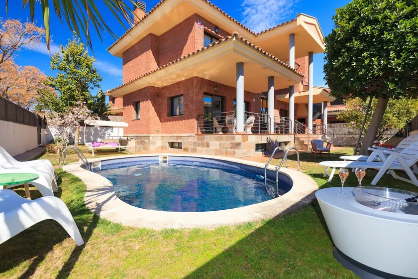 Villa Wine Experience Salou con Piscina privada, Bbq, Spa,Bodega y Juegos - Image 1