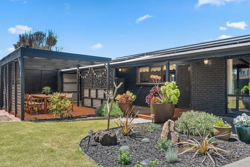 Black Pearl - C21 SouthCoast Holidays - Image 1