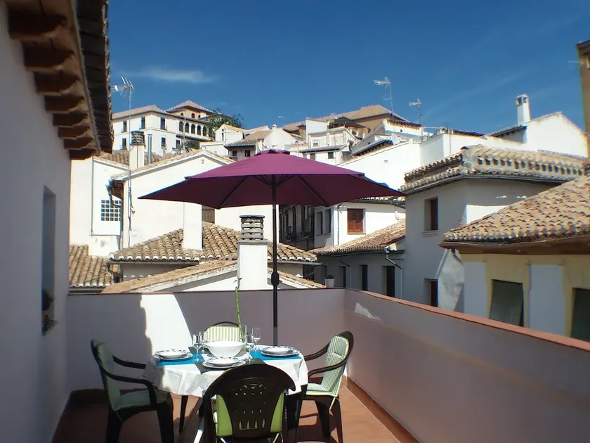 PRIVATE TERRACE - CENTRAL - PARKING - Image 1
