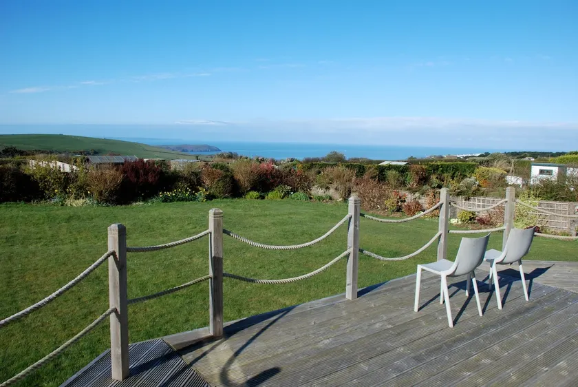 Sunny house with large garden, trampoline, seaview - Image 1