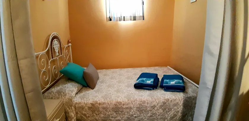 Dollhouse with 3 beds. - Image 1