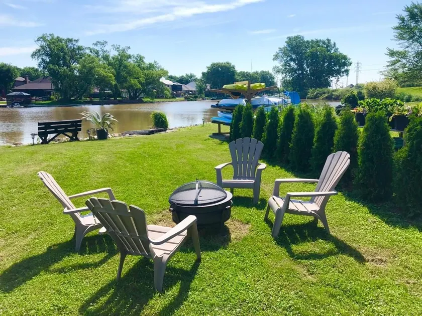 2 bedroom Getaway/Lake St. Claire, Canada/kayak - Image 1