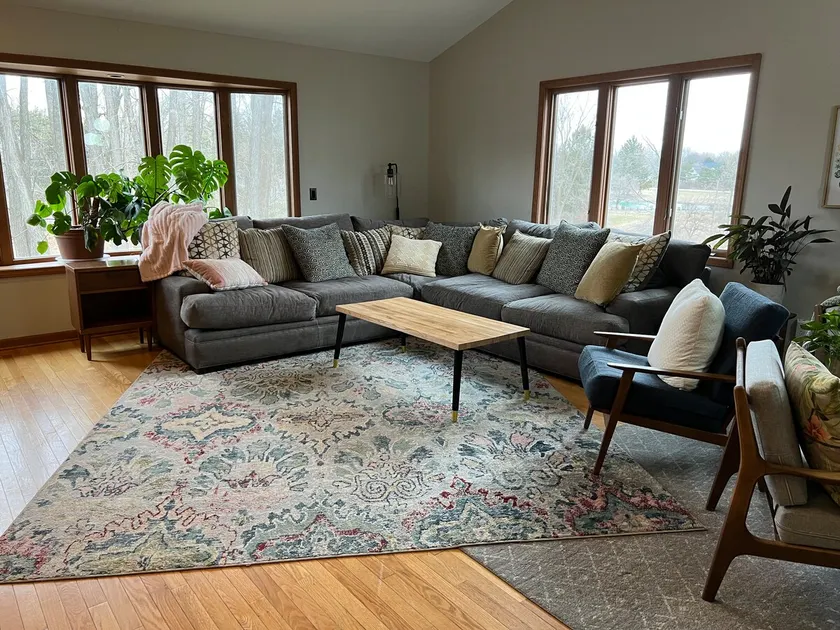 Plant-Filled Small Farm Guest House - Image 1