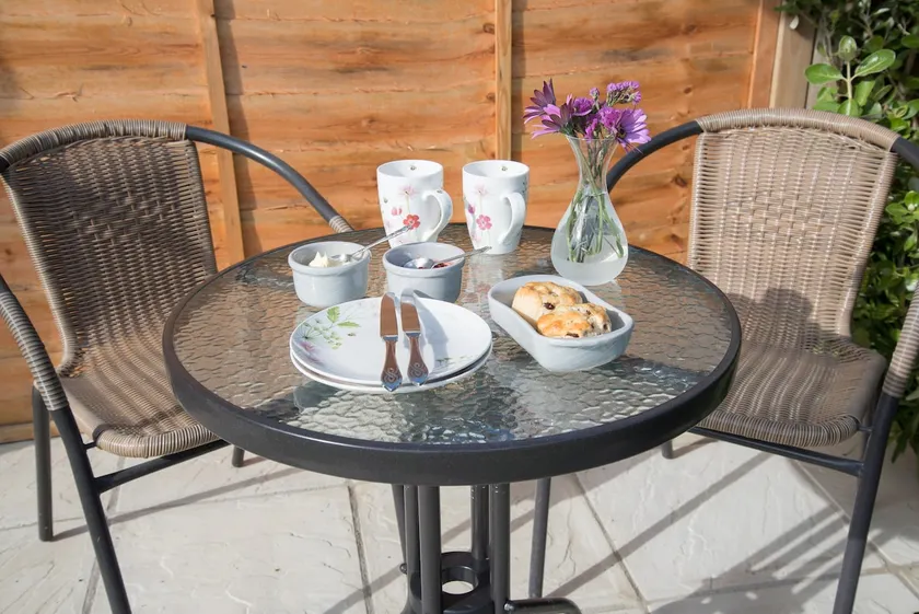 Orchards Apartment - 1 bedroom apartment with parking and garden - Image 1