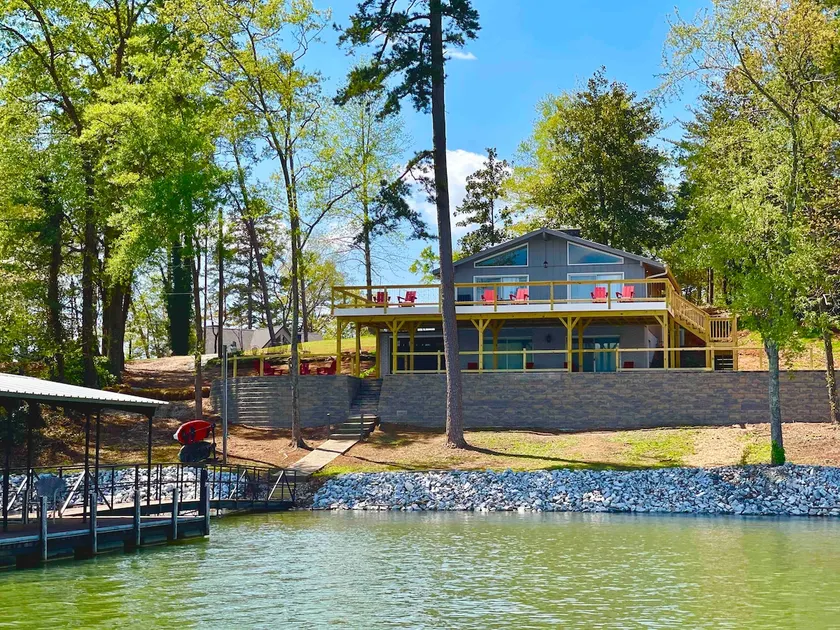 Ridgemore Waterfront Lake Hartwell Cabin w Dock - Image 1