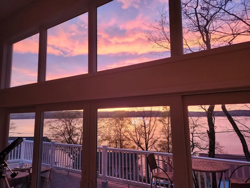 Lake House-Sunset Views-HOT TUB-Couples Retreat - Image 1
