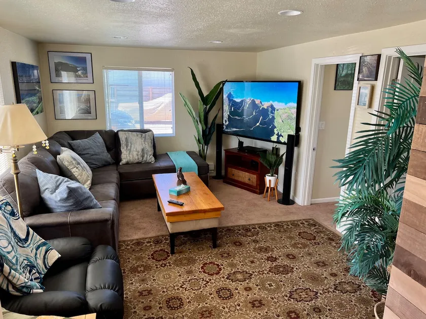 Cozy Cottage, plenty of parking, ocean view! - Image 1