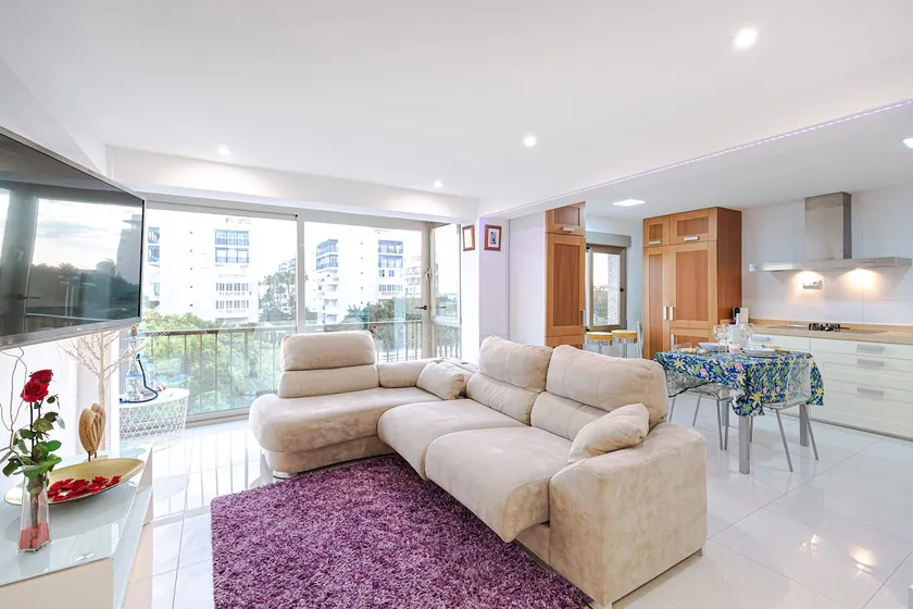 Apartment with jacuzzi, Arenales beach, Alicante. - Image 1