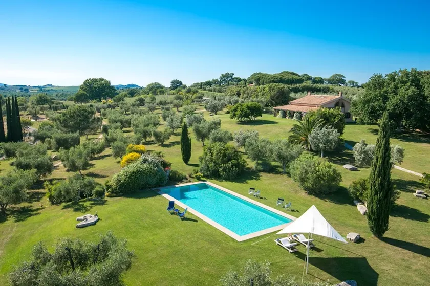 Villa with pool in the middle of Maremma - Image 1