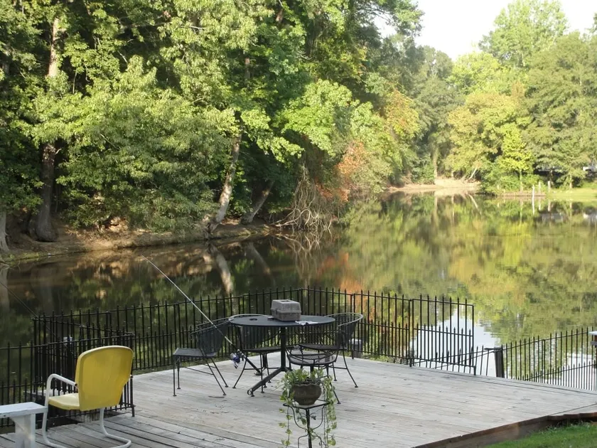 Nice cabin Sardis lower Lake close to Oxford, Ms. - Image 1