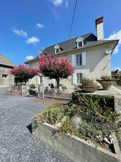 LA ROSERAIE MANOR HOUSE – STAY & EVENT - Image 1