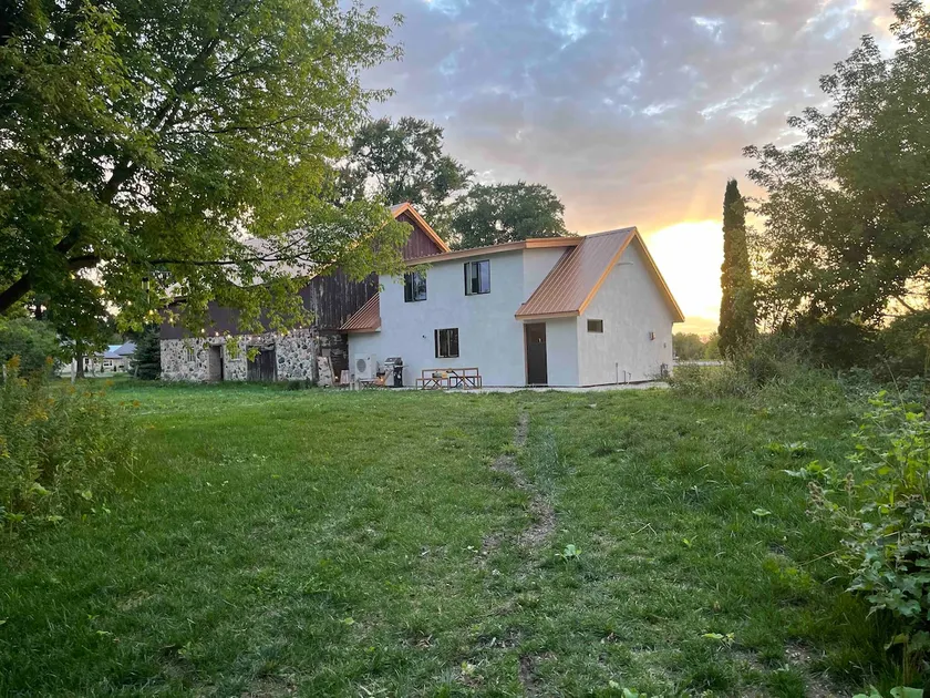 Modern Country Retreat - Image 1