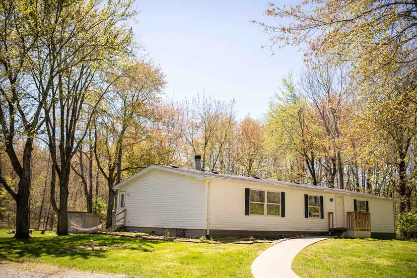 Secluded home away - Image 1
