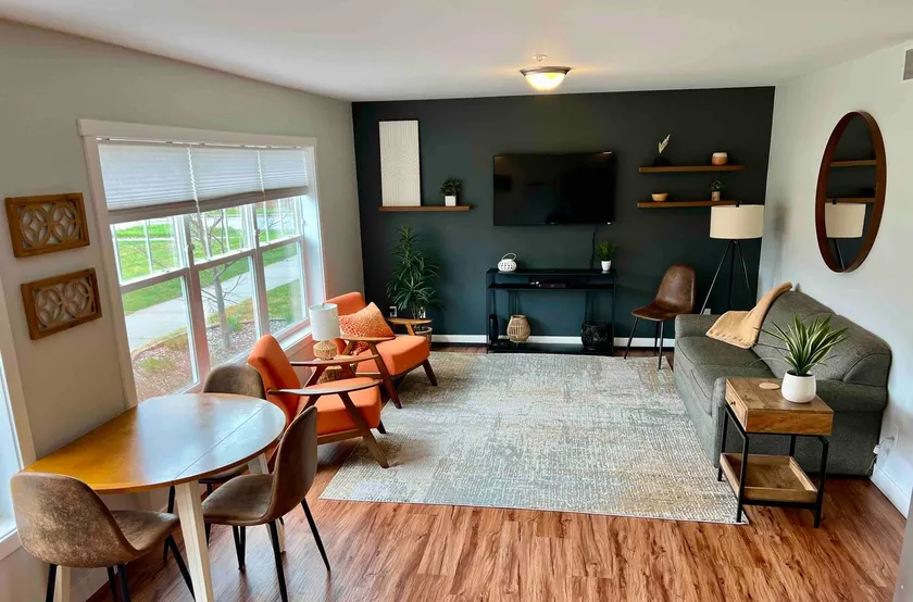 Pristine Condo, Close to Downtown, Beaches, GT Commons, and Restaurants - Image 1