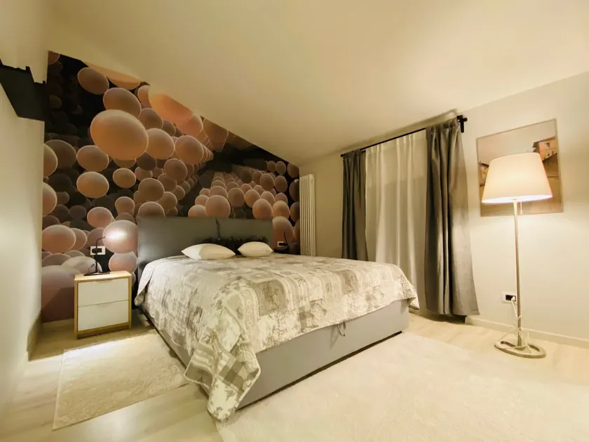 Modern apartment in the center - Image 1