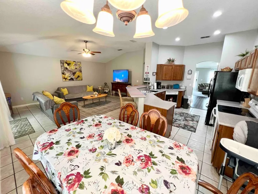 Single house: 12guests,4bds/2baths,large backyard. - Image 1