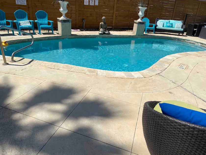 7bed5bath Pool House @ Historical Downtown Mansion - Image 1