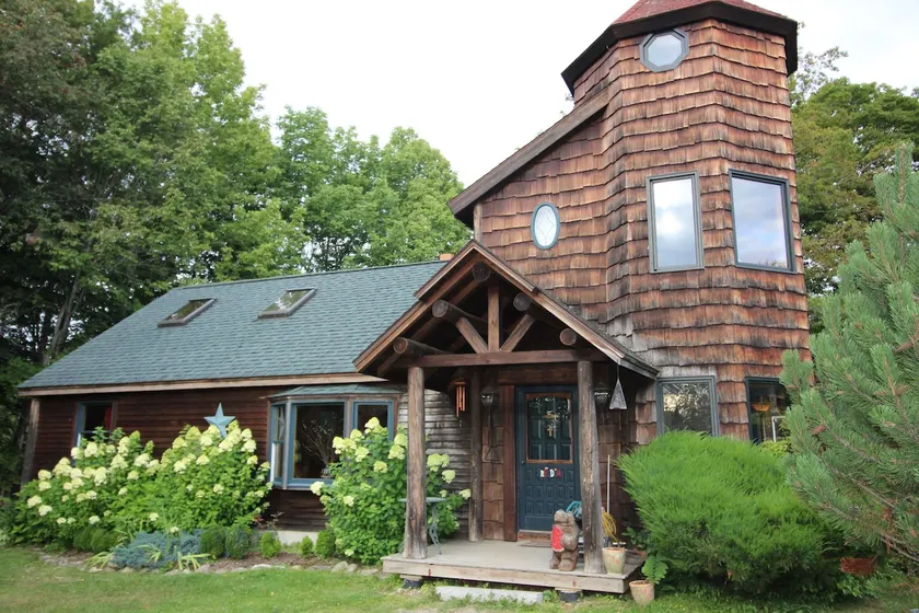 Relaxing lodge in the woods - Image 1