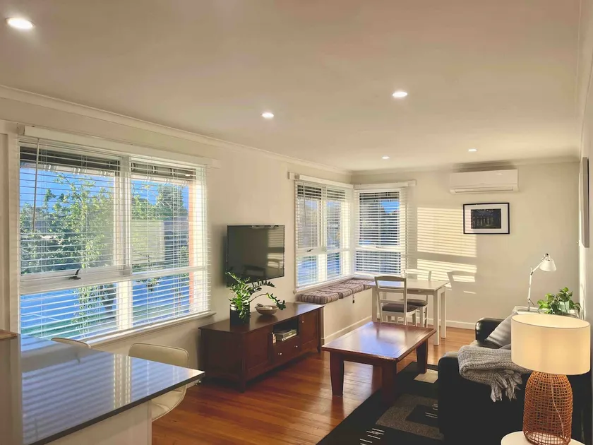Sunny central stay, entire unit - Image 1