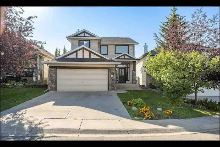 Home with Hot Tub & Home Theatre - Image 1