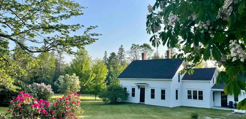 Charming restored 1830s cape Deer Isle - Image 1