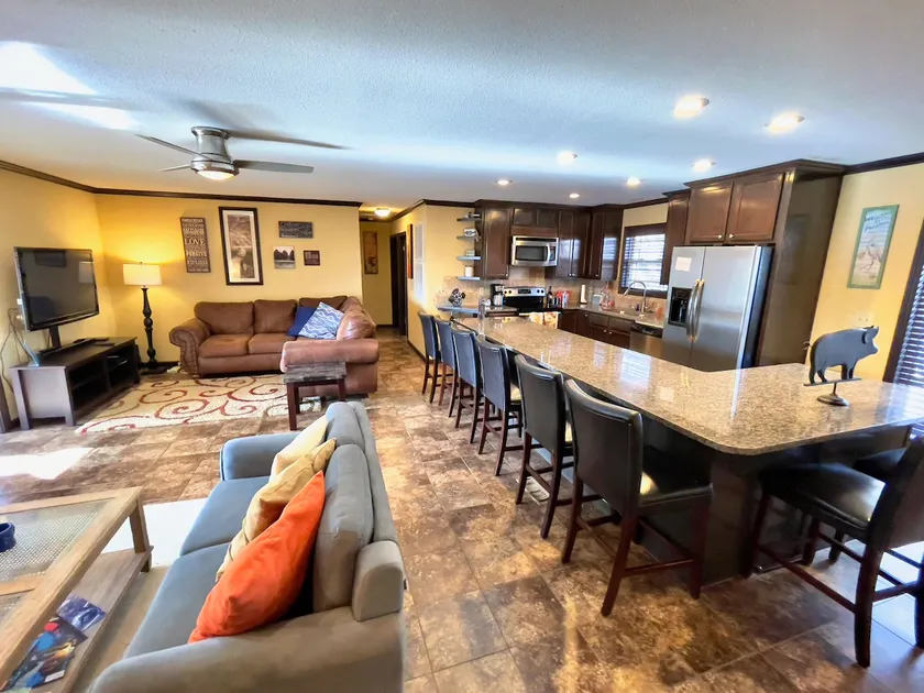 Lakeshore Getaway - Image 1