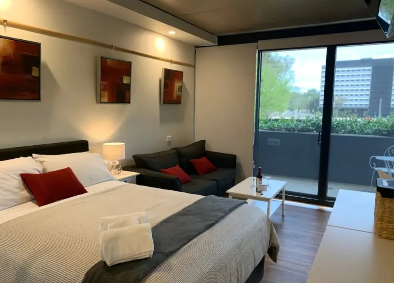 Deluxe Studio Apartment in the Center of Canberra - Hosted by CanStay - Image 1