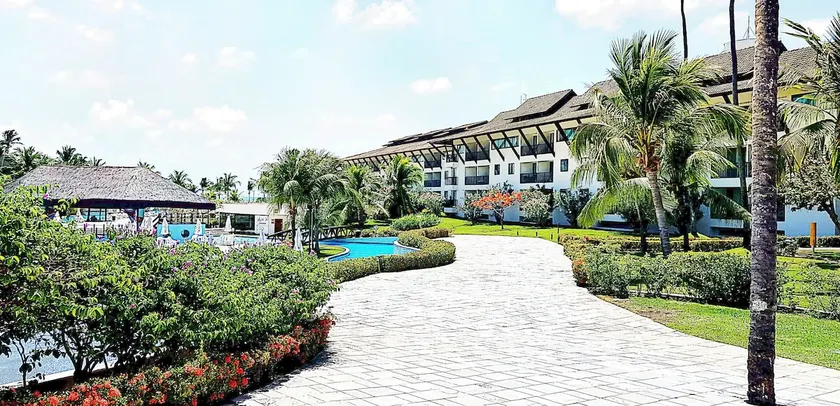 Beach Class Flat with High Wall and Garden View - Image 1