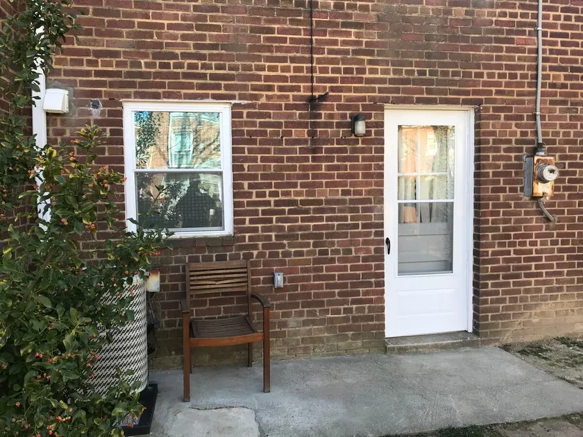 Basement apartment - Image 1