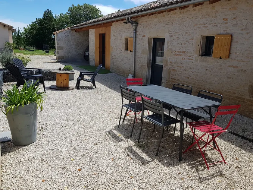 Charming cottage in the heart of Pays Mellois - Image 1