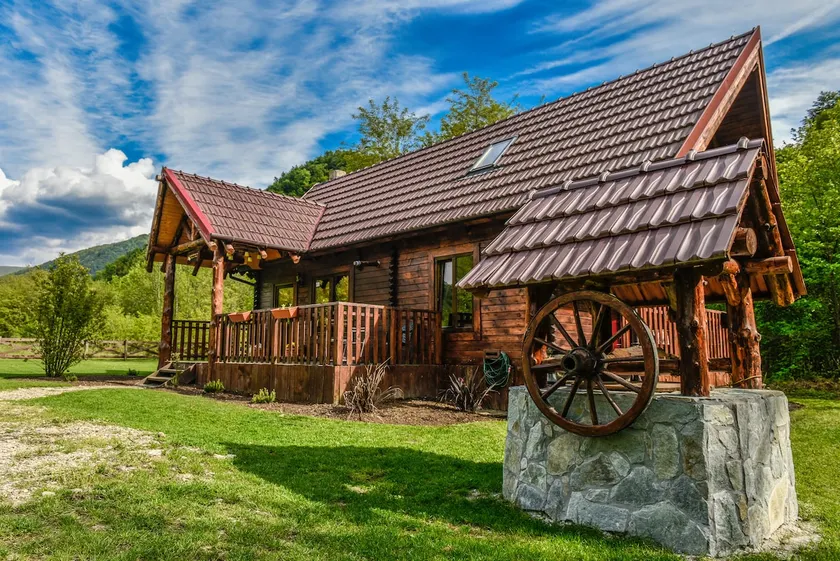 The Little Mountain Cabin - Image 1