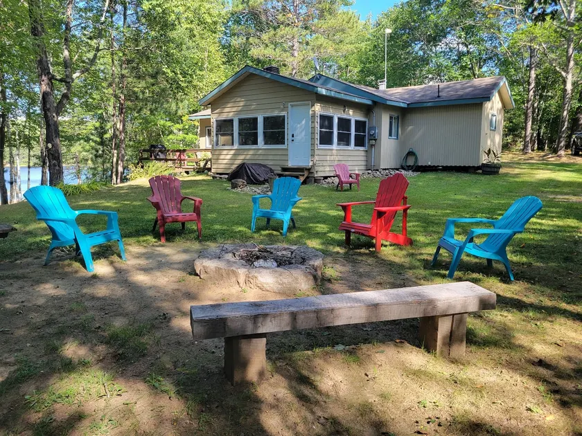 Adorable 2 bedroom cottage on Stevenson Lake - Image 1