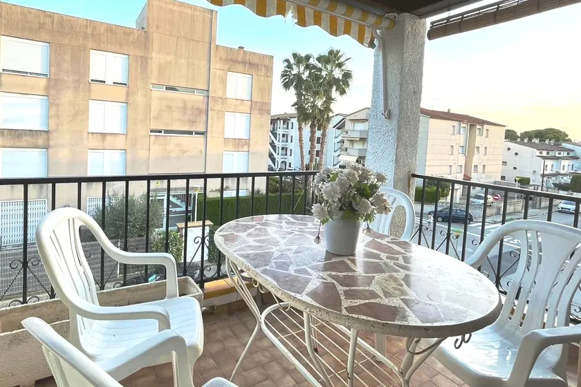 Beach Apartment - 3H/2B - Image 1