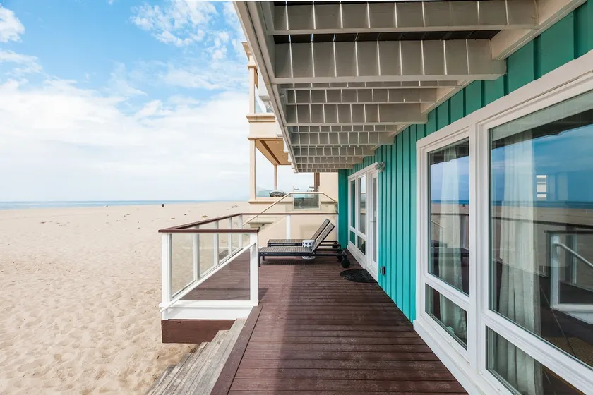 💛💛💛 Beach Front Modern Bungalow! 💛💛💛 - Image 1