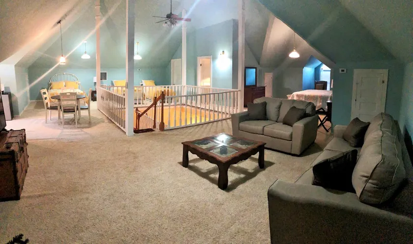 Pond View Open Loft Near Troy; Great Family Loc. - Image 1
