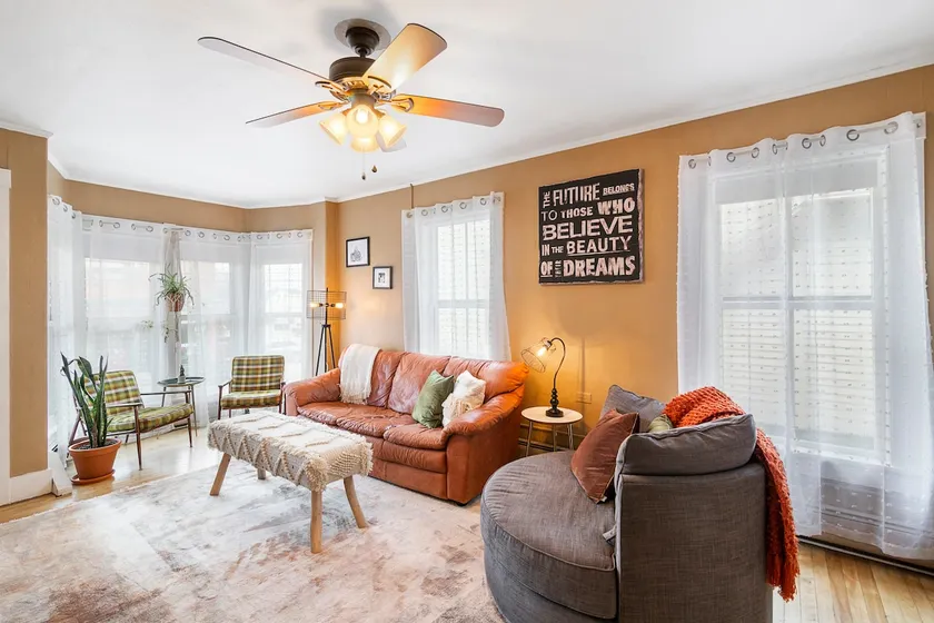 Beautiful Downtown Apartment, walk to everything! - Image 1