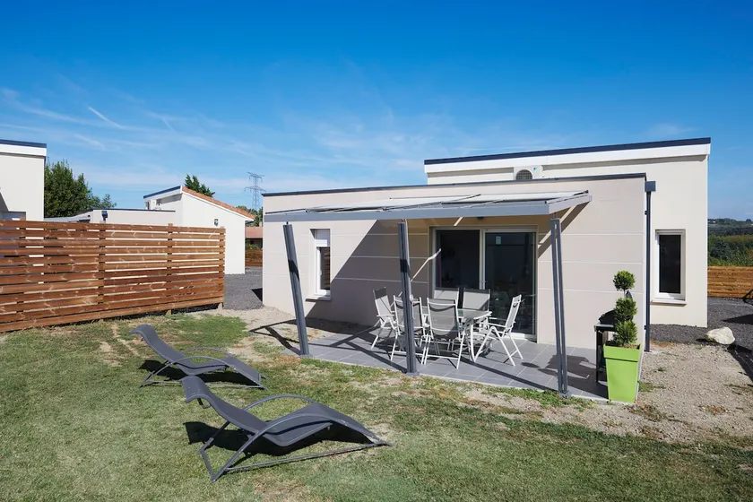 Charming cottage with private HOT TUB (optional) Blue - Image 1