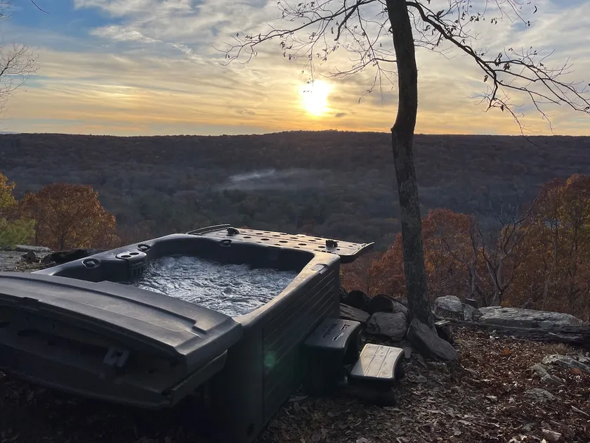 Vues panoramiques sur les montagnes dans cette maison récemment rénovée sur un cul de sac paisible - Image 1