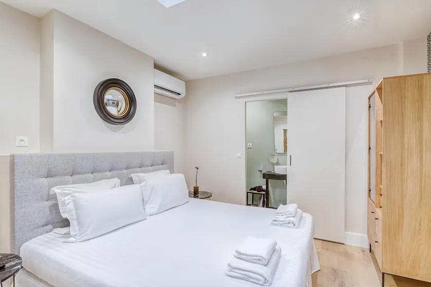 2-Bedroom Apartment with “Balzac” Sofa Bed - Image 1