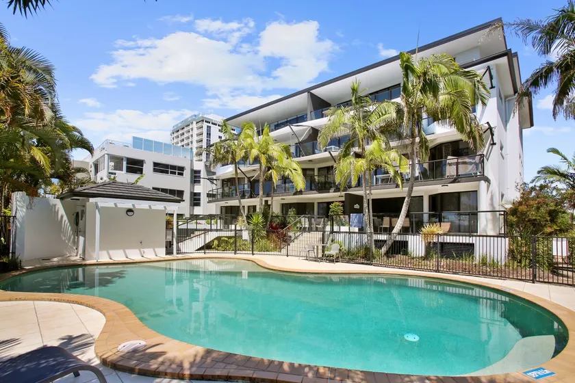 Beach front luxury apartment at Cotton Tree, Maroochydore - Image 1