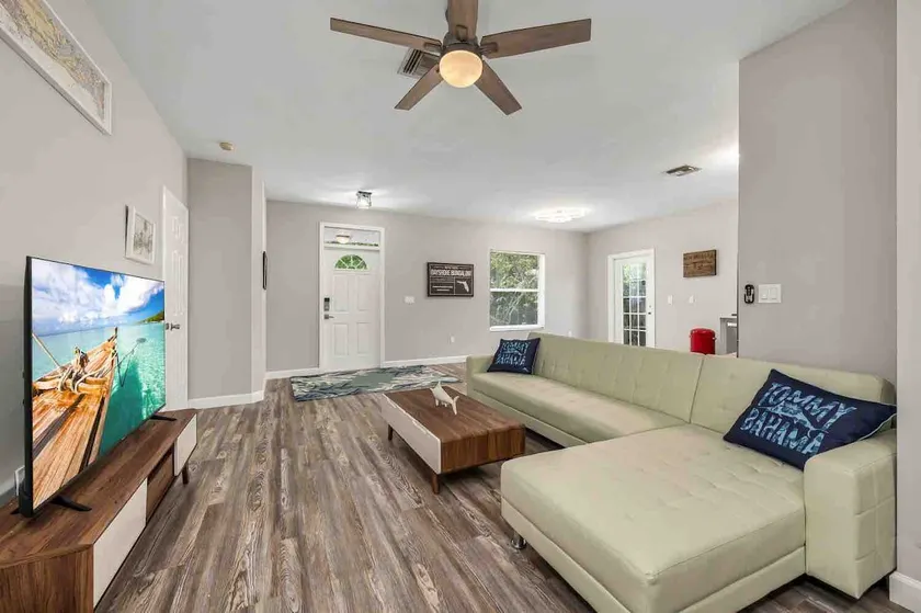 Bayshore Bungalow - Image 1