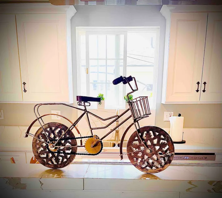 The 3C: Cozy, Cyclists, Citrus urban retreat. - Image 1