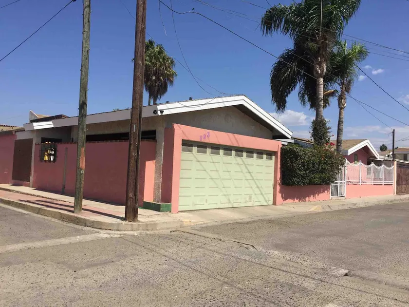 Housing close to the beach - Image 1