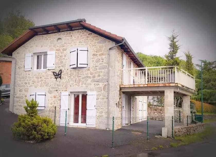 BEAUTIFUL ACCOMMODATION IN TYPICAL CANTAL VILLAGE - Image 1