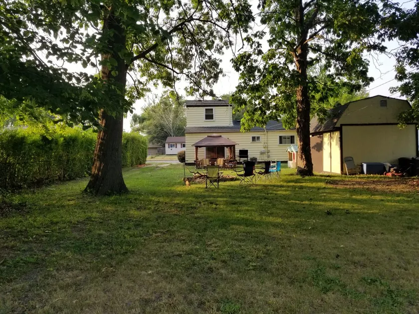Great cozy 6 bedroom home with gameroom & Firepit. - Image 1