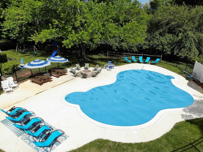 COZY 3500SF Private Pool-PickleBall-HotTub-10Acres - Image 1