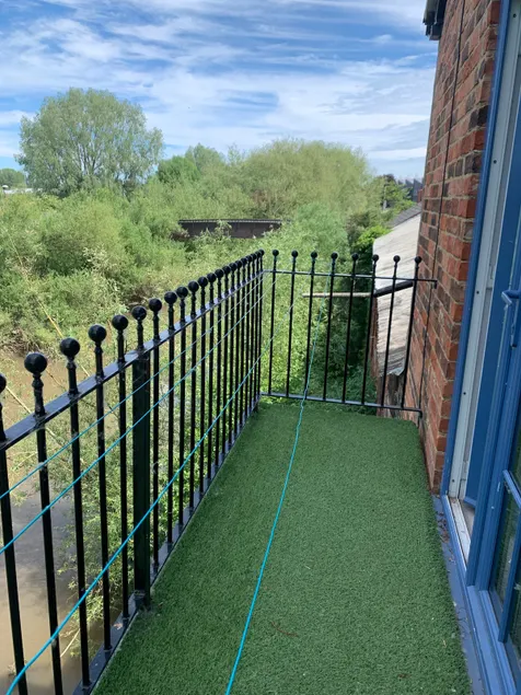 1 bed river apartment on the docks - Image 1