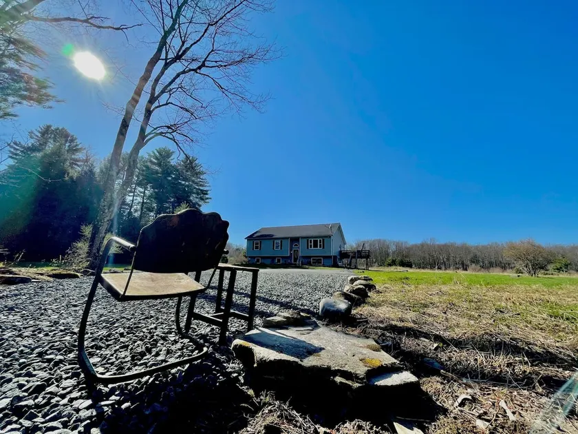 Relaxing Wooded Retreat w amenities - Image 1
