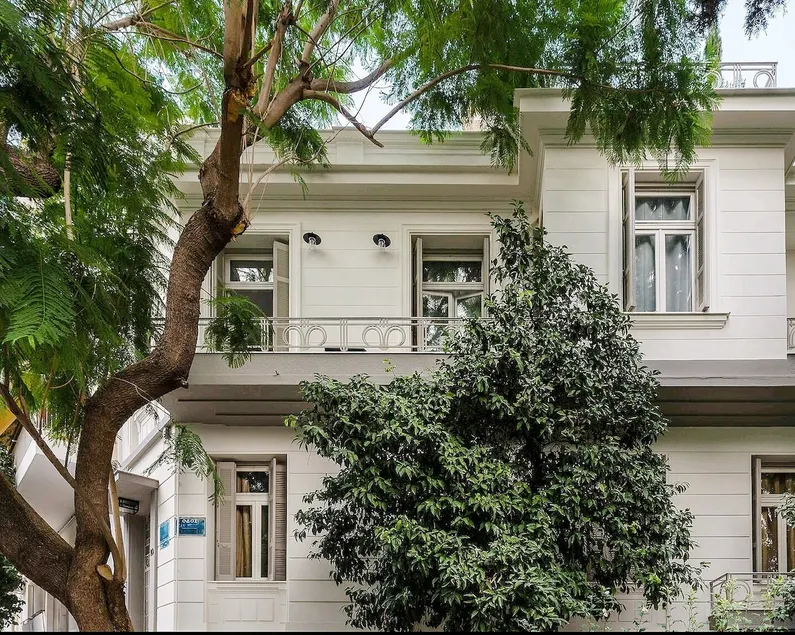 Architect's Acropolis Townhouse Oasis - Image 1